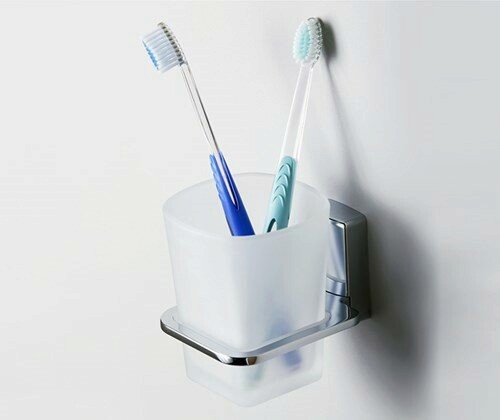 установка стакана для зубных щеток